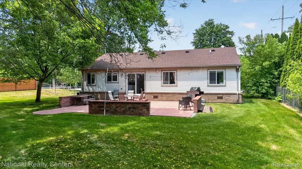 34377 Colfax Drive Farmington Hills City MI 48335