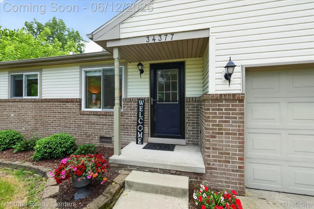 34377 Colfax Drive Farmington Hills City MI 48335