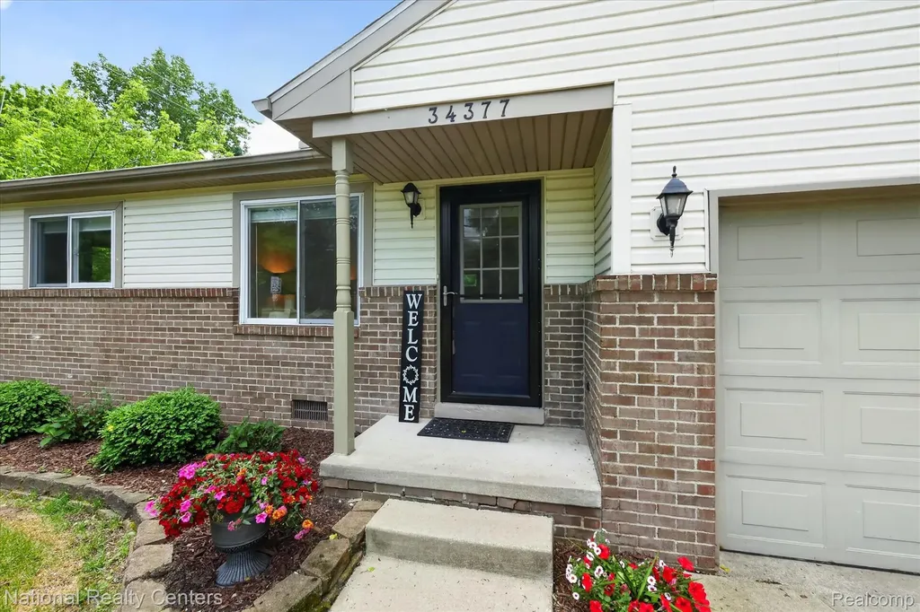34377 Colfax Drive Farmington Hills City MI 48335