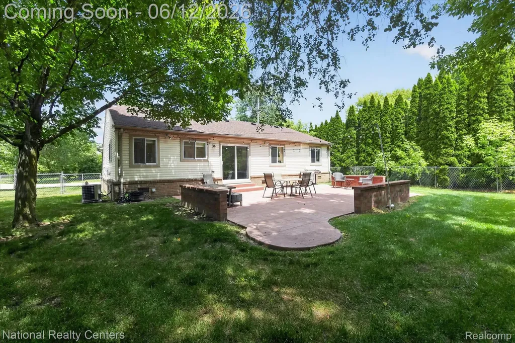 34377 Colfax Drive Farmington Hills City MI 48335