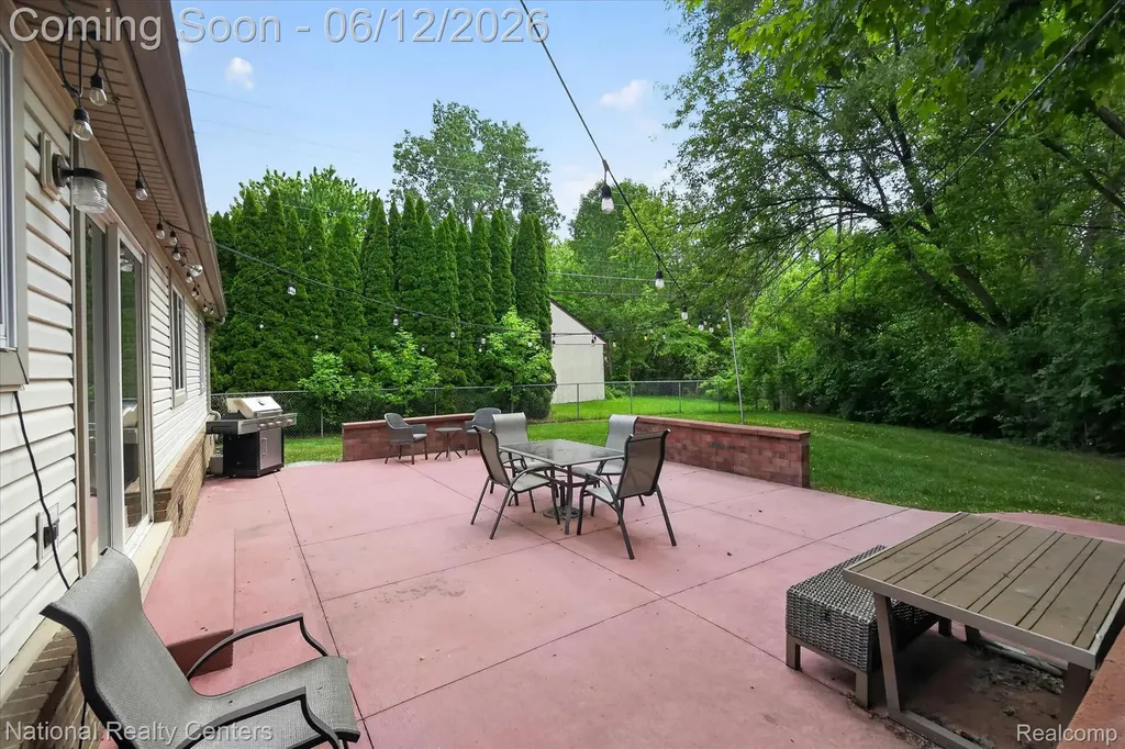 34377 Colfax Drive Farmington Hills City MI 48335