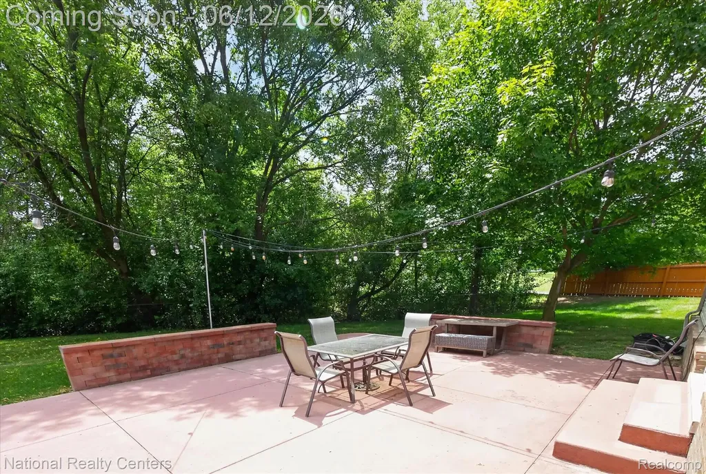 34377 Colfax Drive Farmington Hills City MI 48335