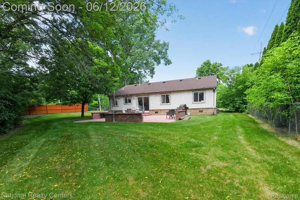 34377 Colfax Drive Farmington Hills City MI 48335
