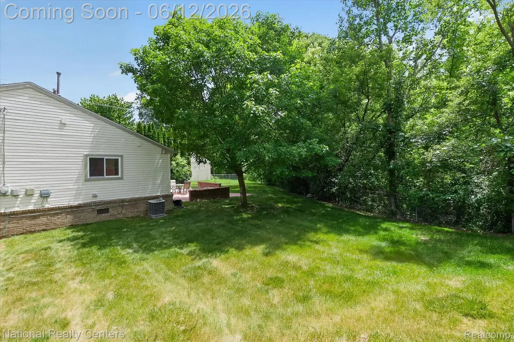34377 Colfax Drive Farmington Hills City MI 48335