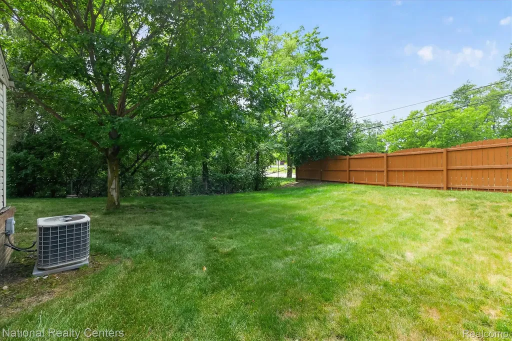 34377 Colfax Drive Farmington Hills City MI 48335