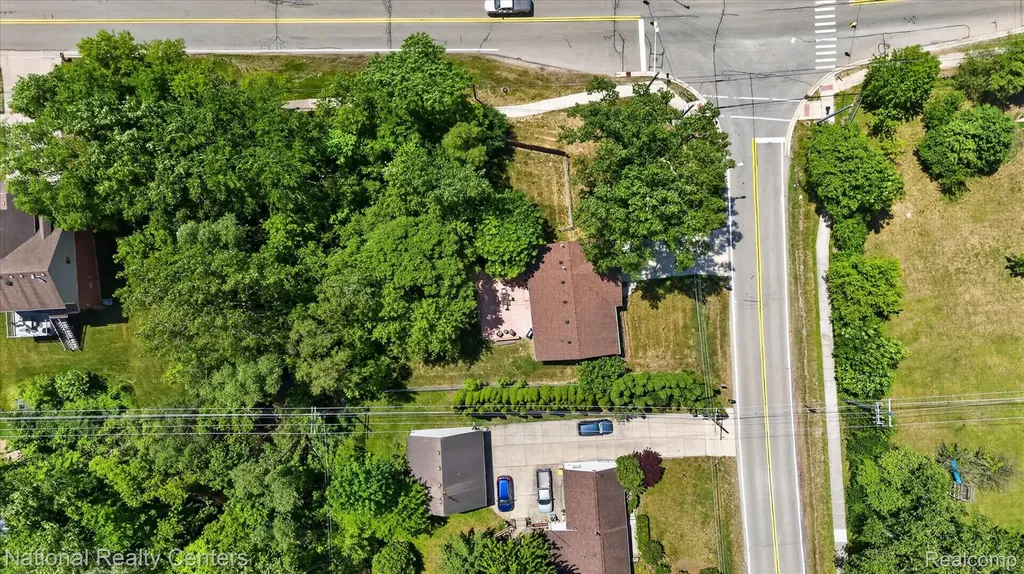 34377 Colfax Drive Farmington Hills City MI 48335