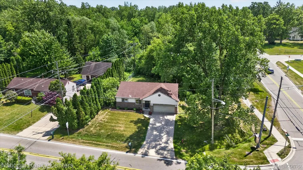 34377 Colfax Drive Farmington Hills City MI 48335