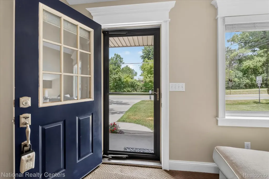 34377 Colfax Drive Farmington Hills City MI 48335