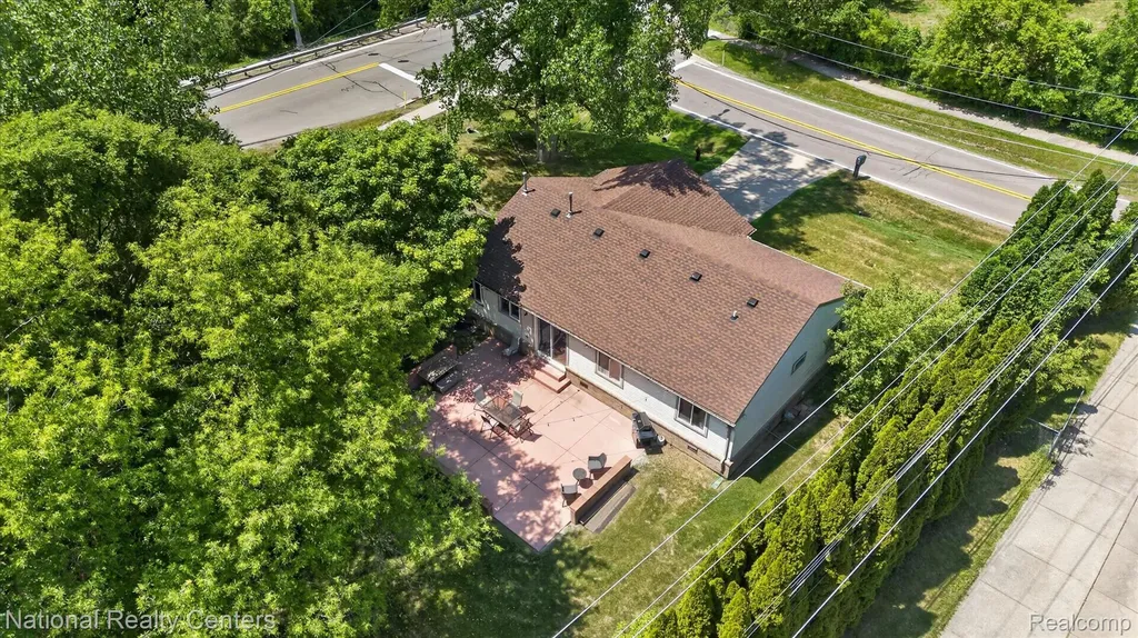 34377 Colfax Drive Farmington Hills City MI 48335