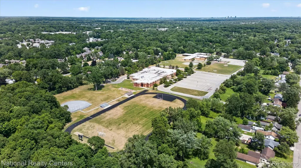 34377 Colfax Drive Farmington Hills City MI 48335