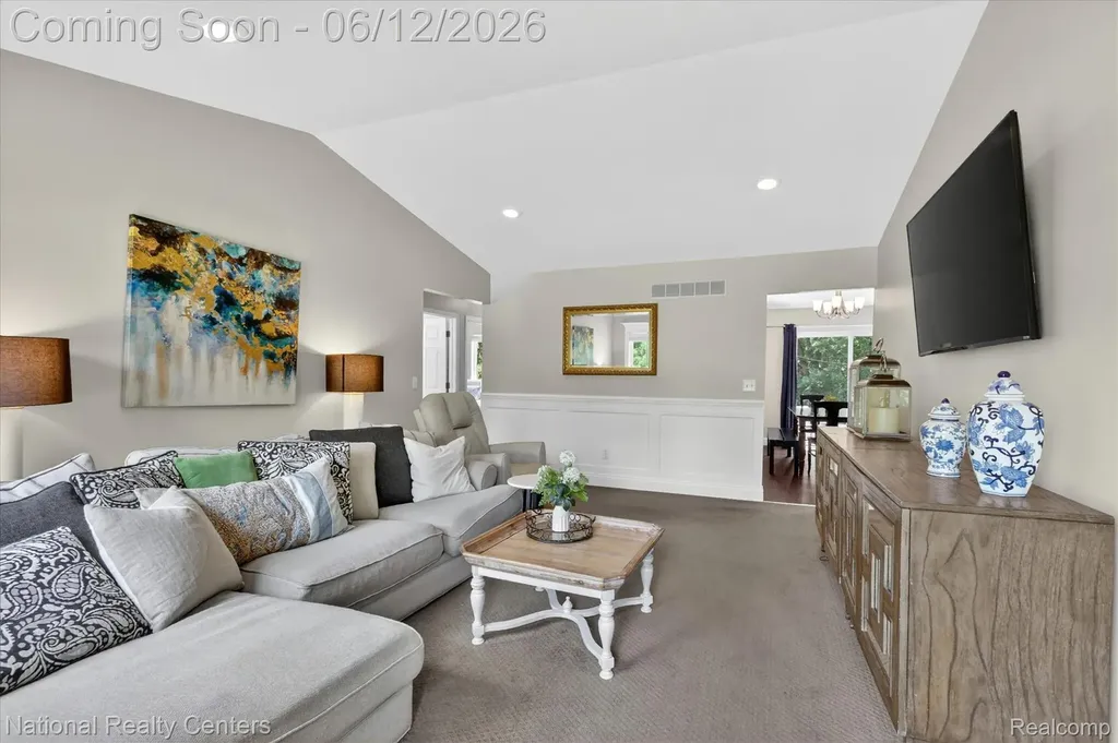 34377 Colfax Drive Farmington Hills City MI 48335