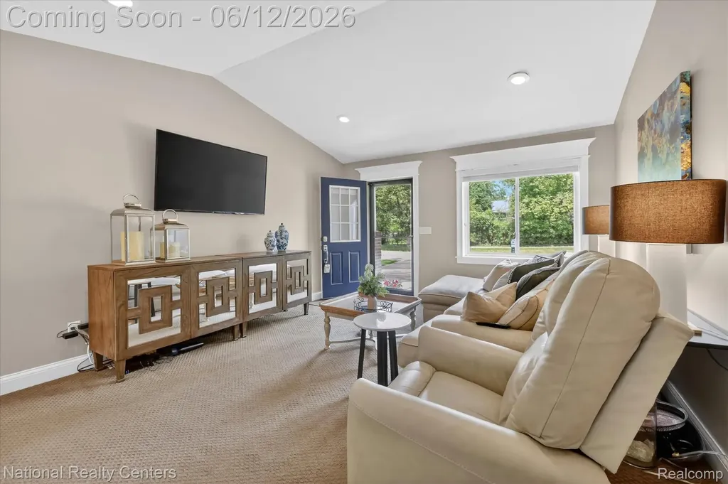 34377 Colfax Drive Farmington Hills City MI 48335
