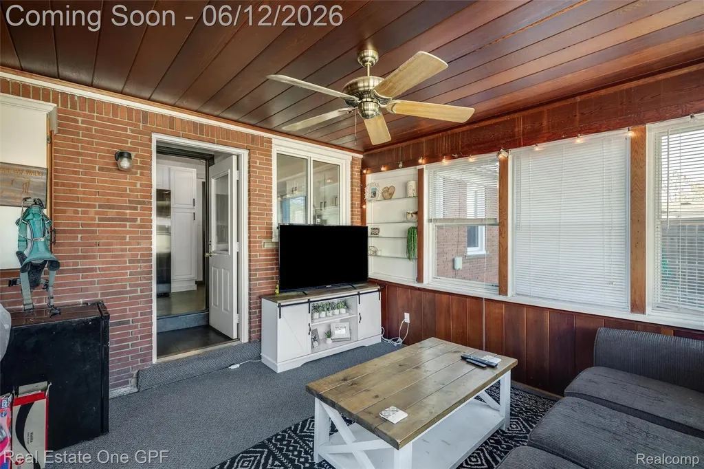 21701 Chalon Street St. Clair Shores City MI 48080