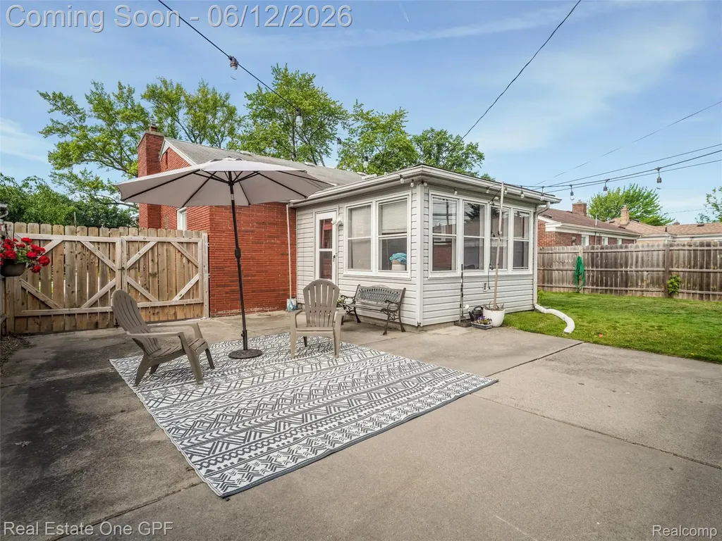 21701 Chalon Street St. Clair Shores City MI 48080