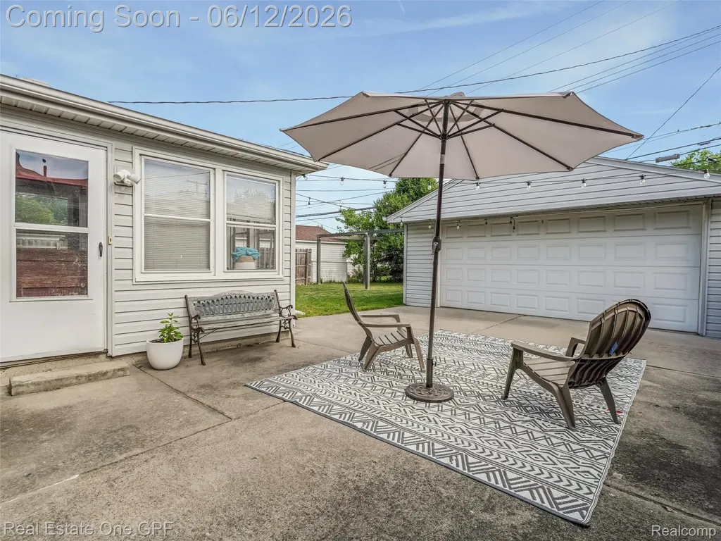 21701 Chalon Street St. Clair Shores City MI 48080
