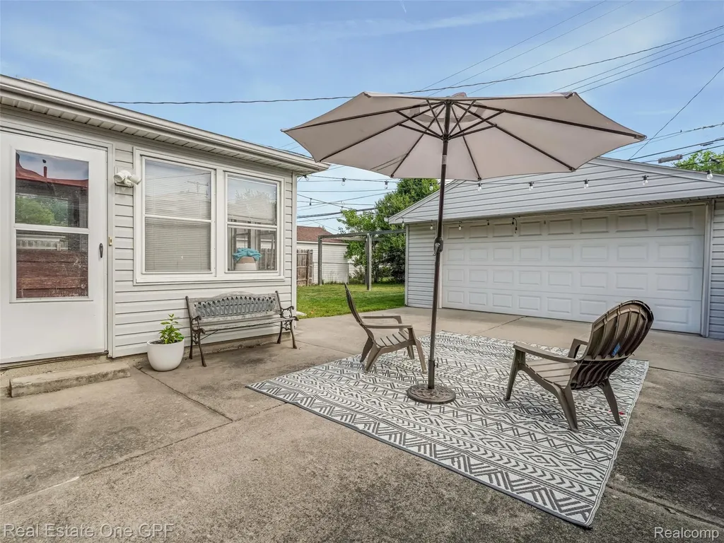 21701 Chalon Street St. Clair Shores City MI 48080