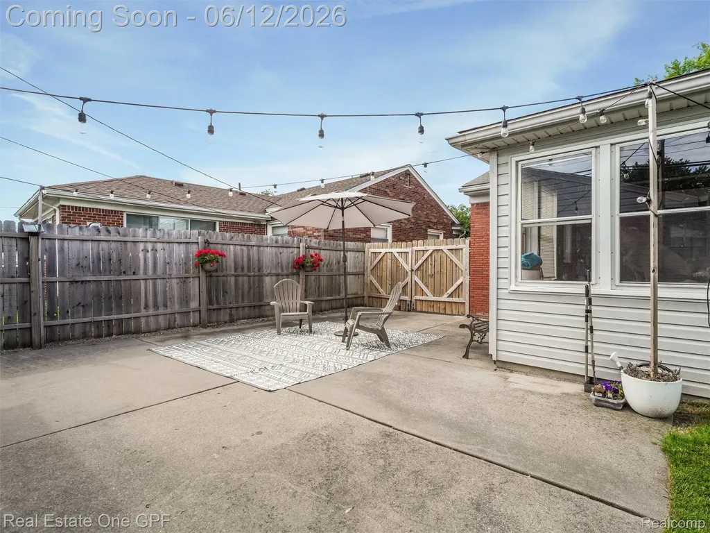 21701 Chalon Street St. Clair Shores City MI 48080