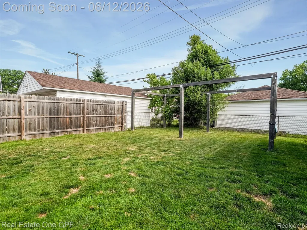 21701 Chalon Street St. Clair Shores City MI 48080