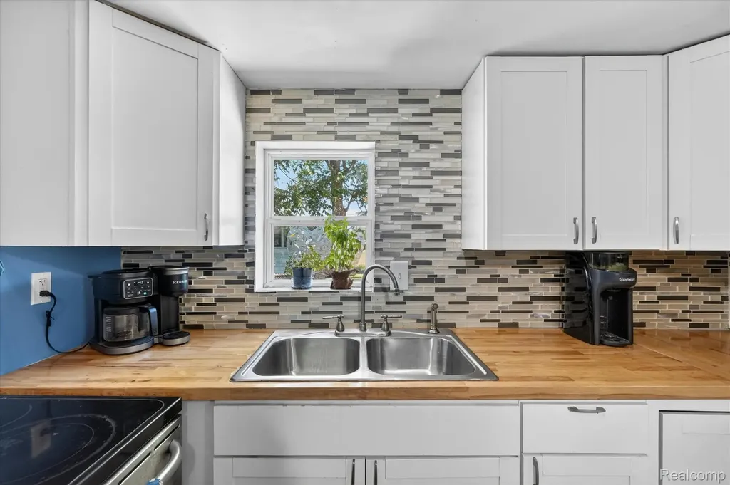 47 Avery Street Mt. Clemens City MI 48043
