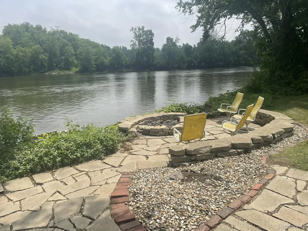 2141 Derfla Drive Royalton Township MI 49085