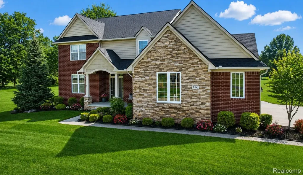 801 Watersmeet Drive Oxford Charter Township MI 48371
