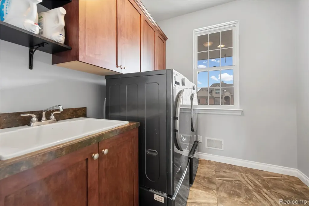 801 Watersmeet Drive Oxford Charter Township MI 48371