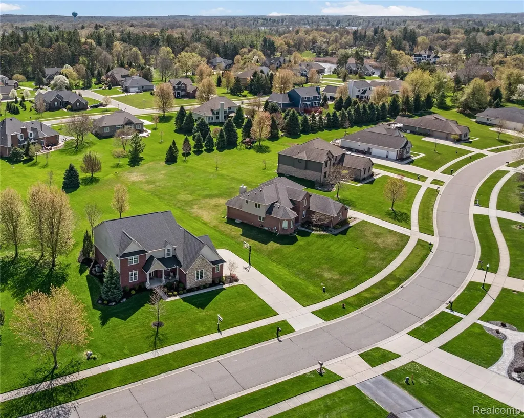 801 Watersmeet Drive Oxford Charter Township MI 48371