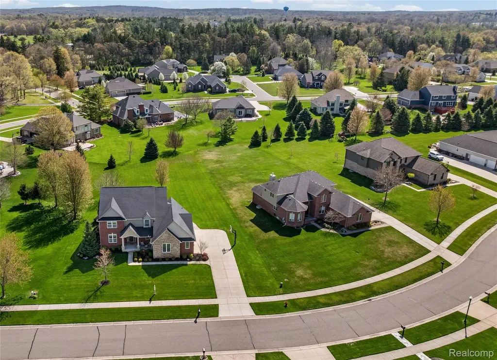 801 Watersmeet Drive Oxford Charter Township MI 48371