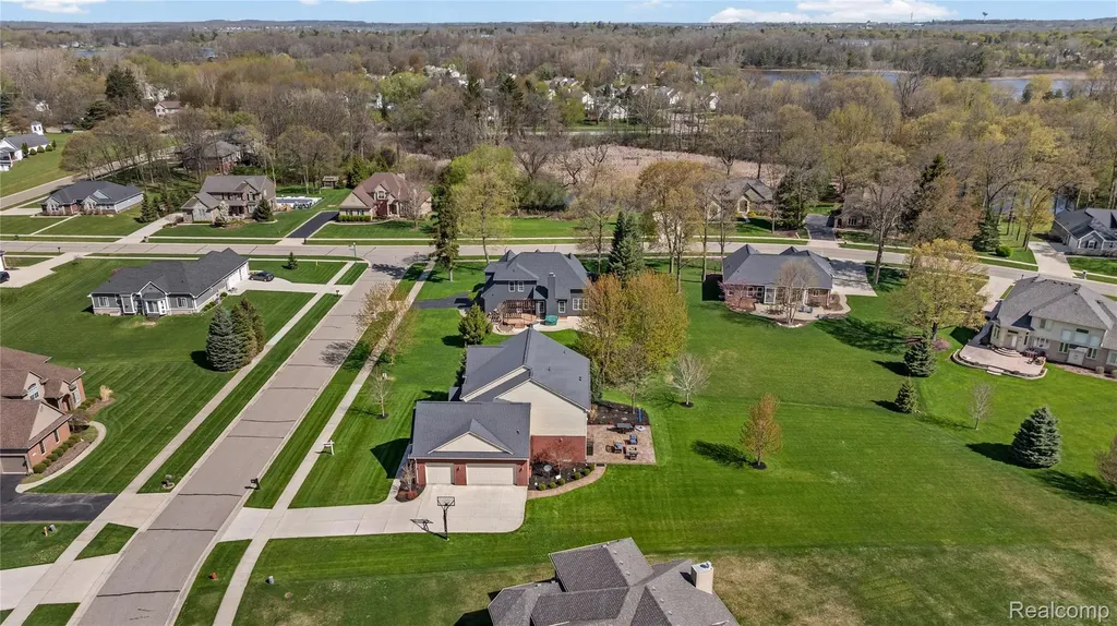 801 Watersmeet Drive Oxford Charter Township MI 48371