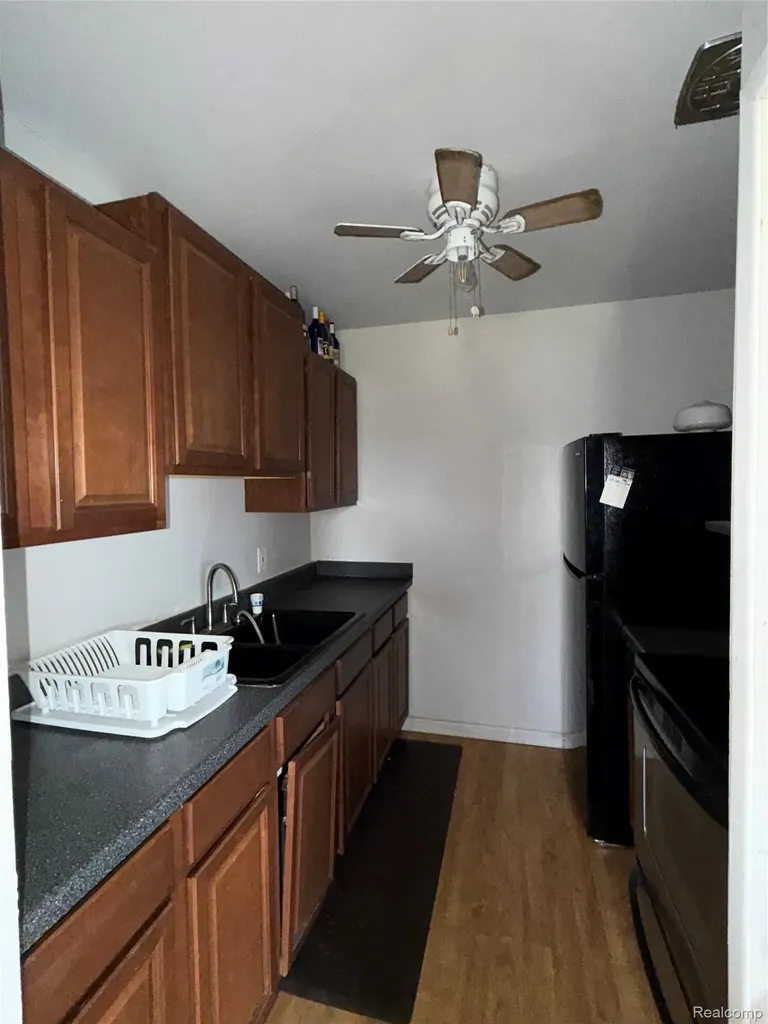8203 Huntington Street Westland City MI 48185