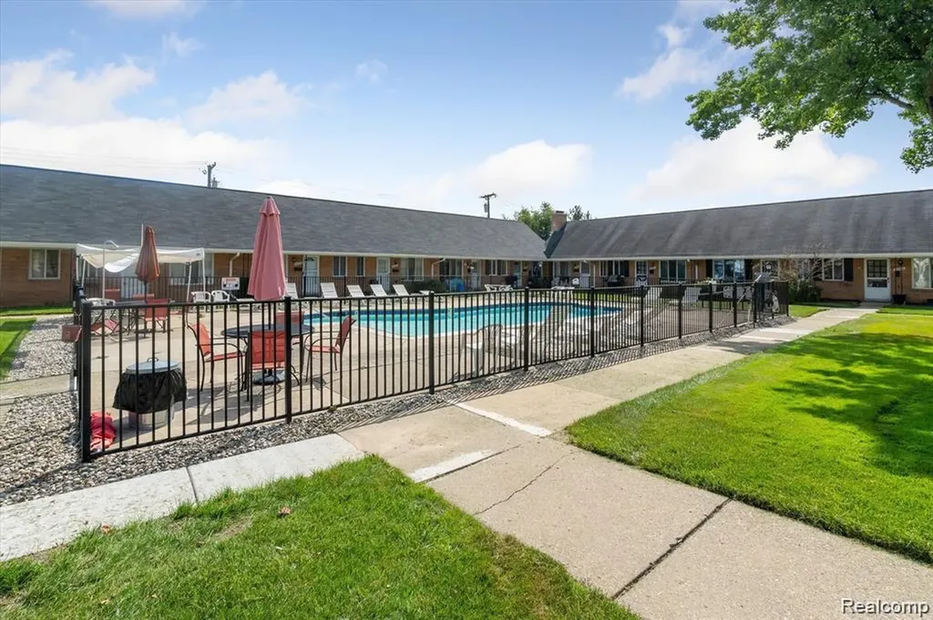 8203 Huntington Street Westland City MI 48185