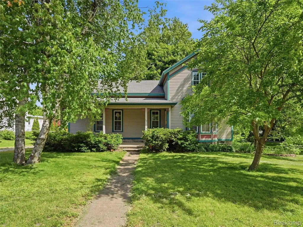 69 E Burdick Street Oxford Village MI 48371