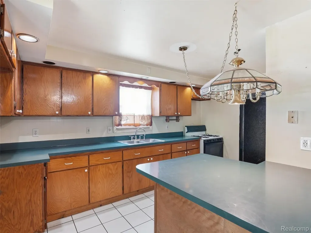 69 E Burdick Street Oxford Village MI 48371