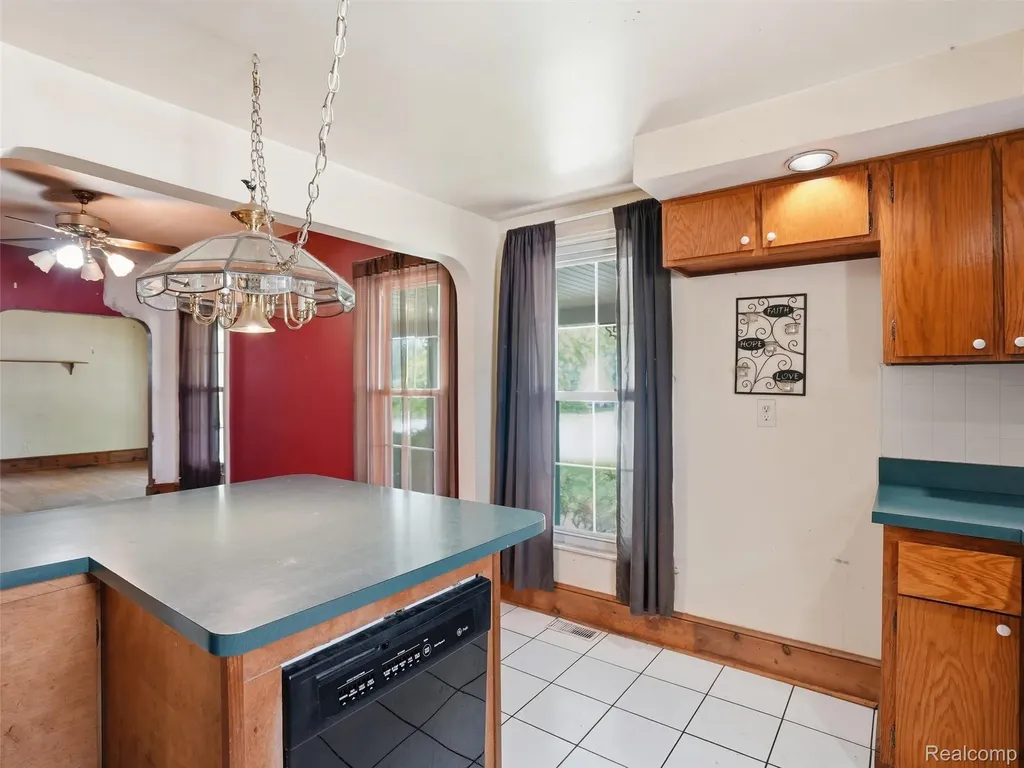 69 E Burdick Street Oxford Village MI 48371