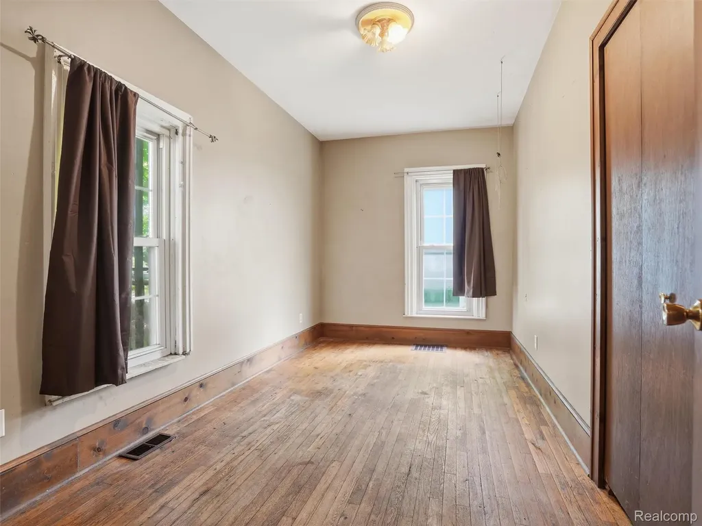 69 E Burdick Street Oxford Village MI 48371