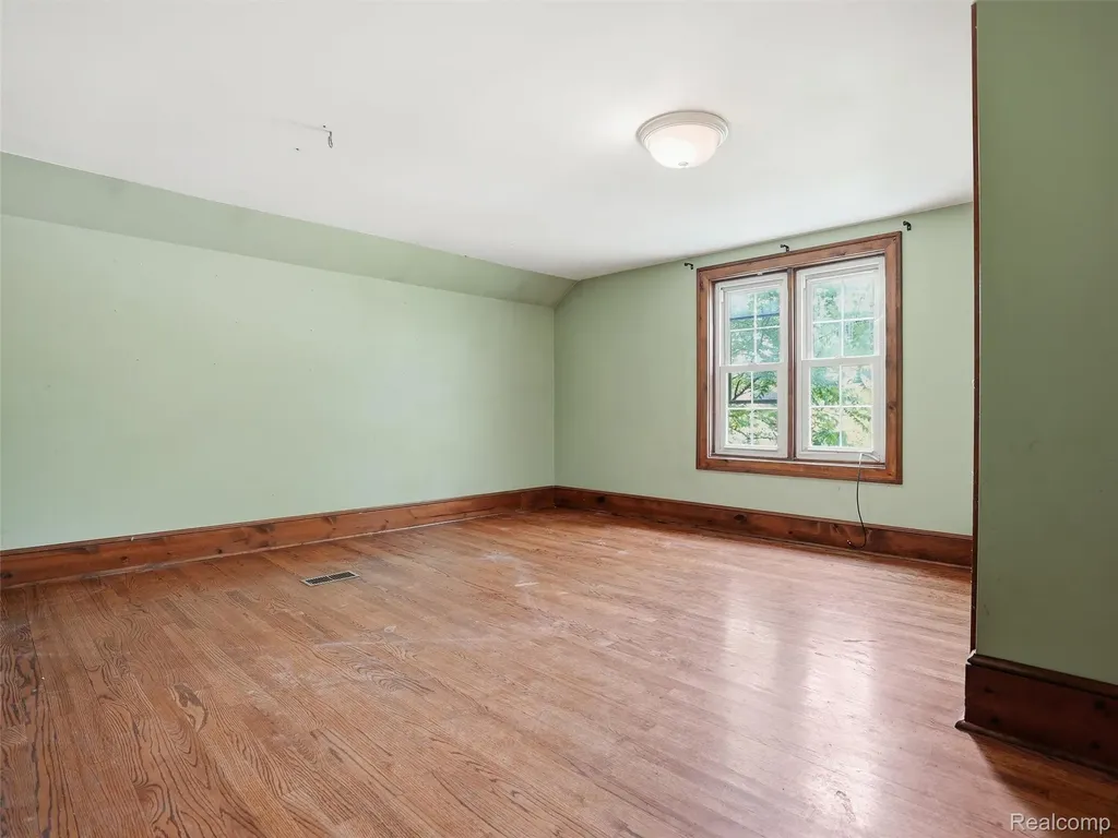 69 E Burdick Street Oxford Village MI 48371