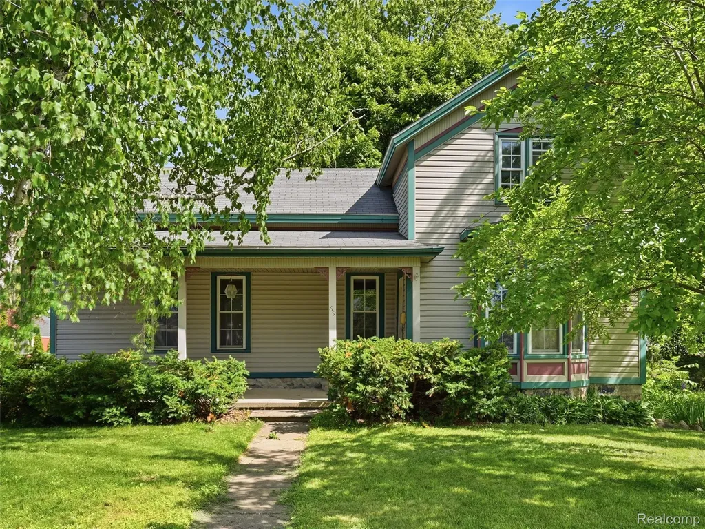 69 E Burdick Street Oxford Village MI 48371