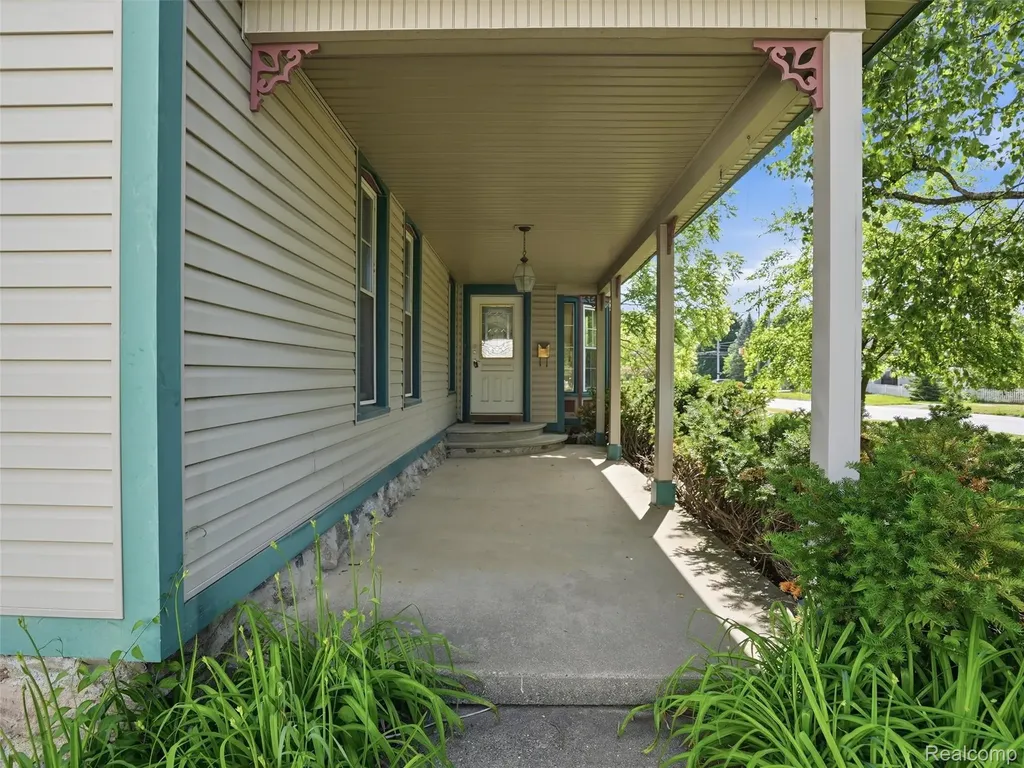 69 E Burdick Street Oxford Village MI 48371