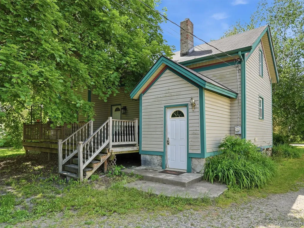 69 E Burdick Street Oxford Village MI 48371