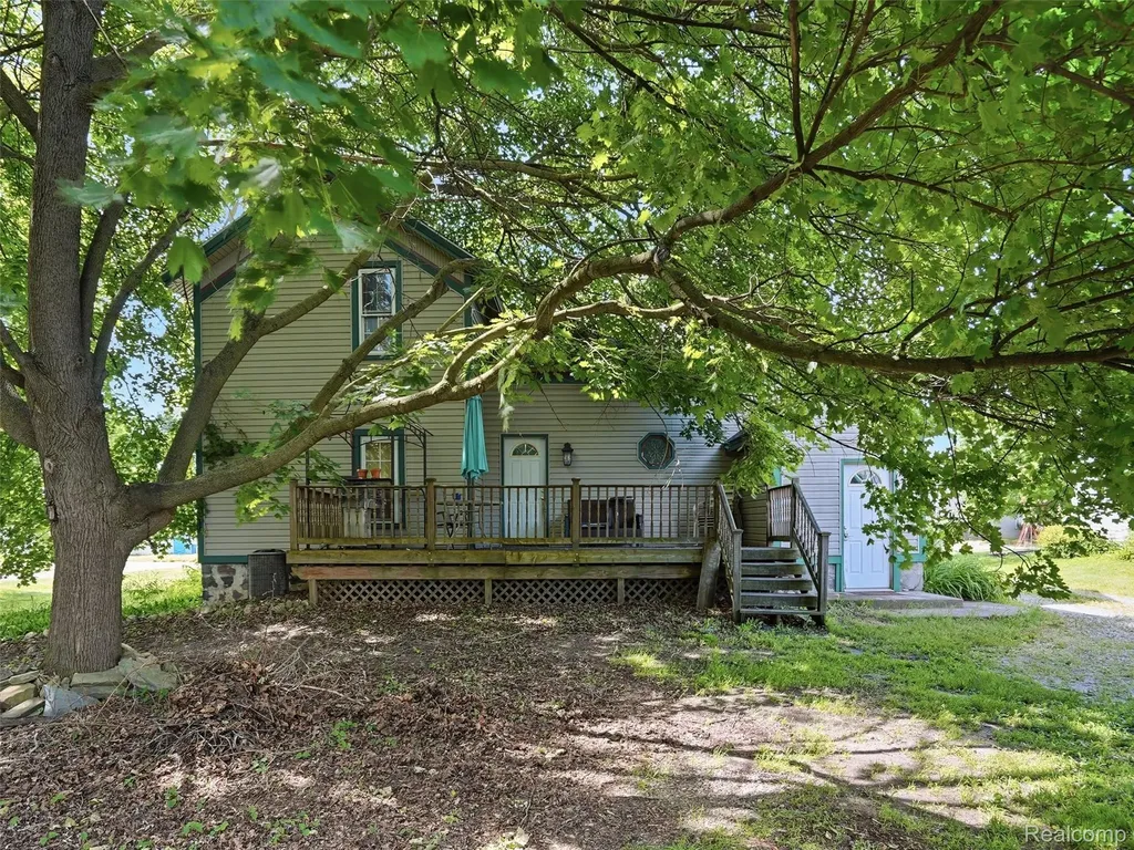 69 E Burdick Street Oxford Village MI 48371
