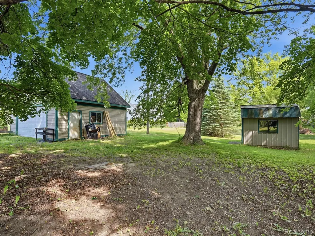 69 E Burdick Street Oxford Village MI 48371