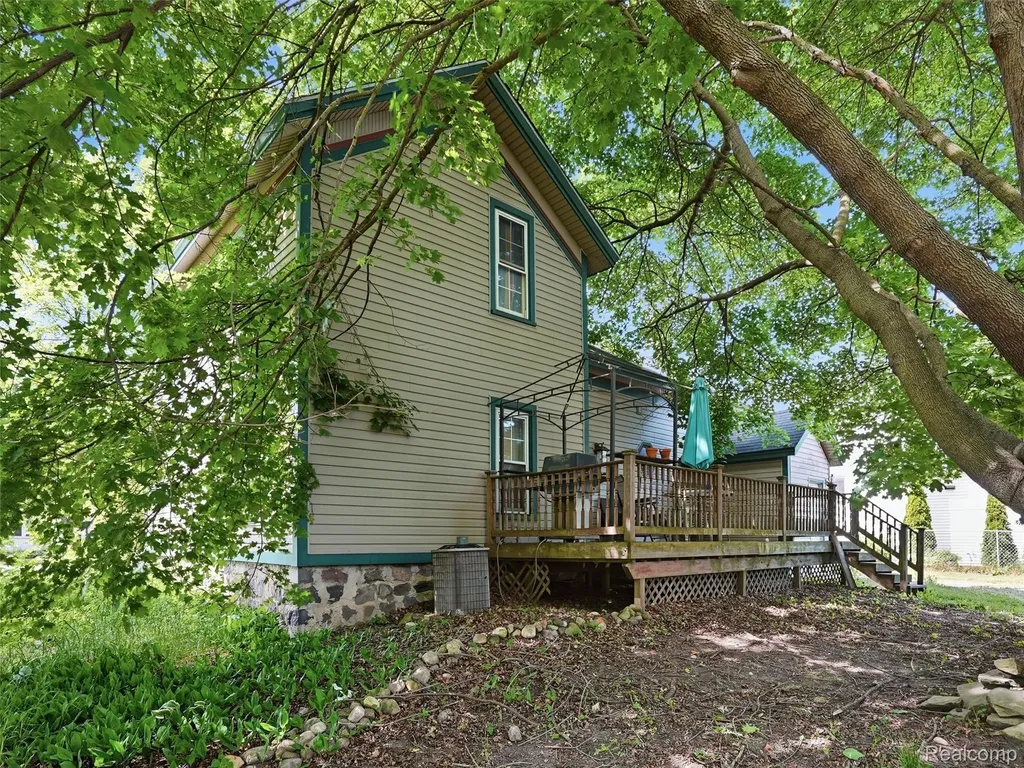 69 E Burdick Street Oxford Village MI 48371