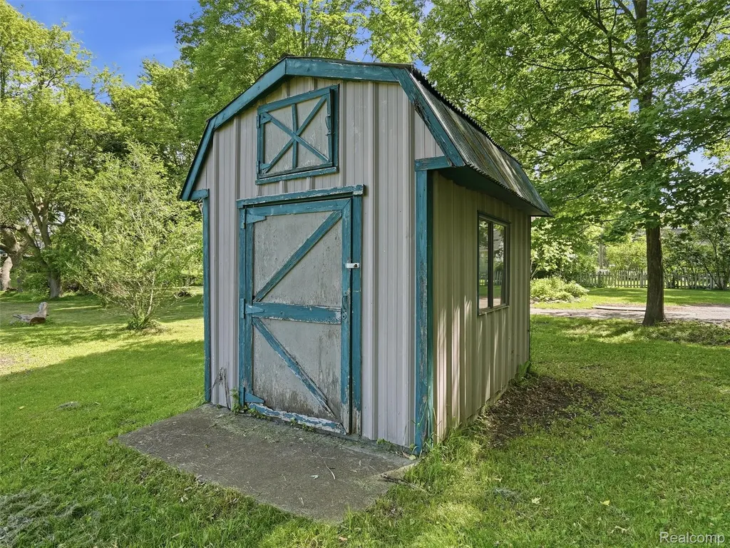 69 E Burdick Street Oxford Village MI 48371