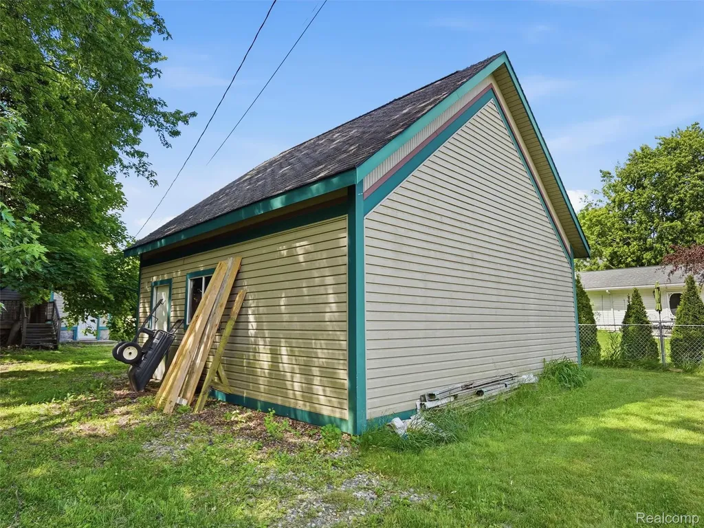 69 E Burdick Street Oxford Village MI 48371