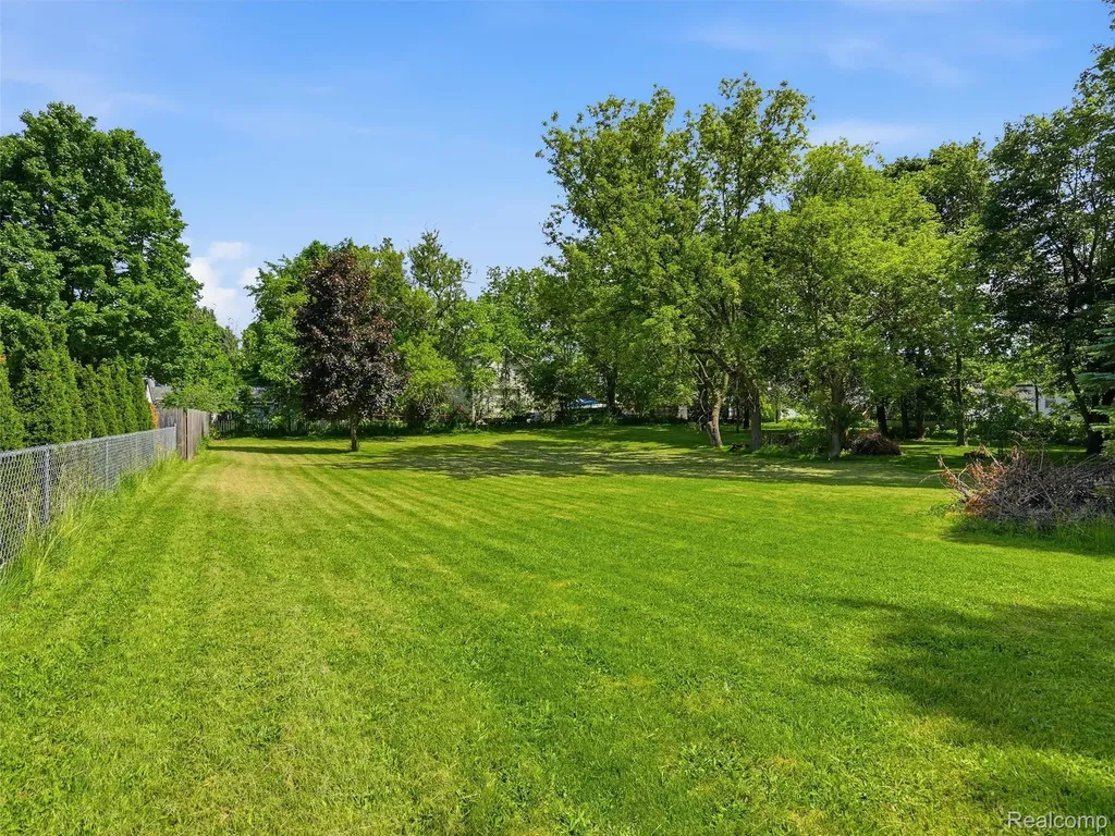 69 E Burdick Street Oxford Village MI 48371