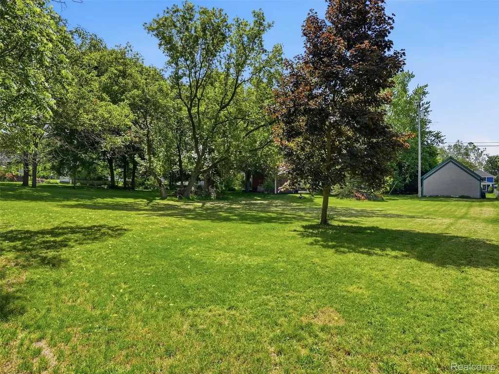 69 E Burdick Street Oxford Village MI 48371
