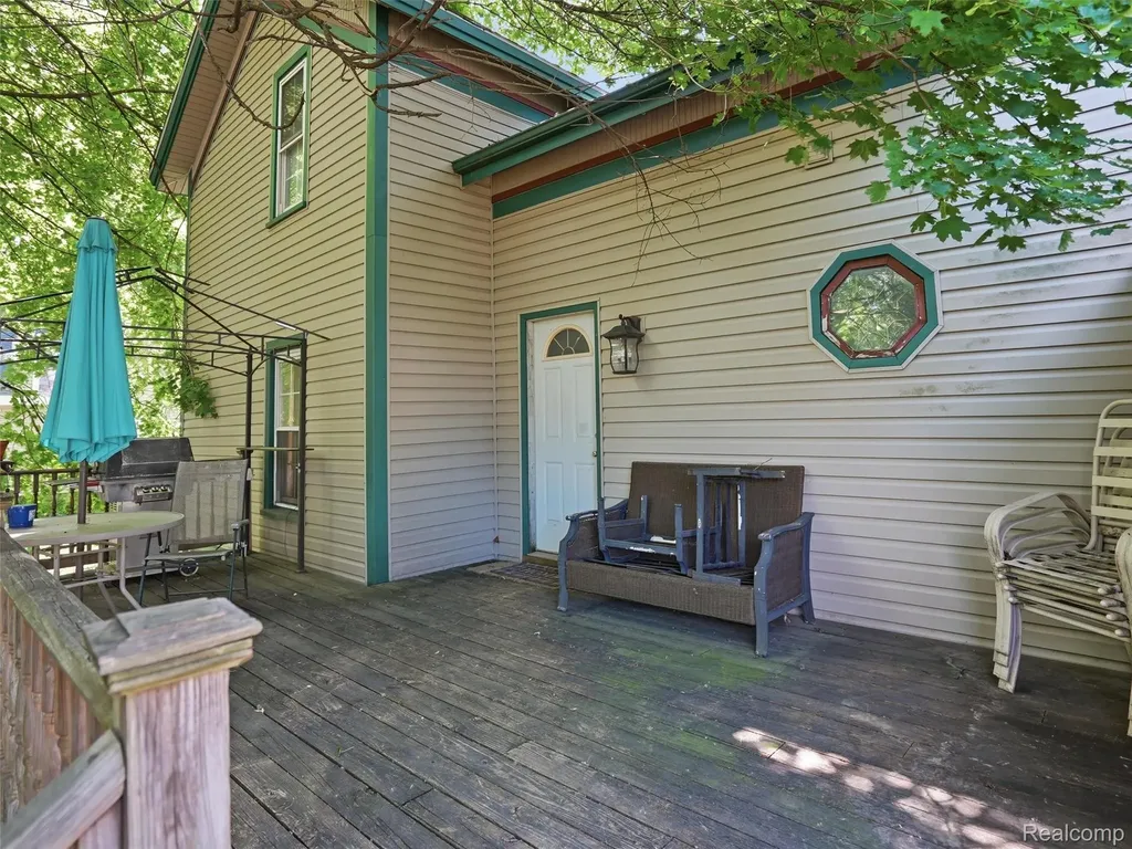 69 E Burdick Street Oxford Village MI 48371