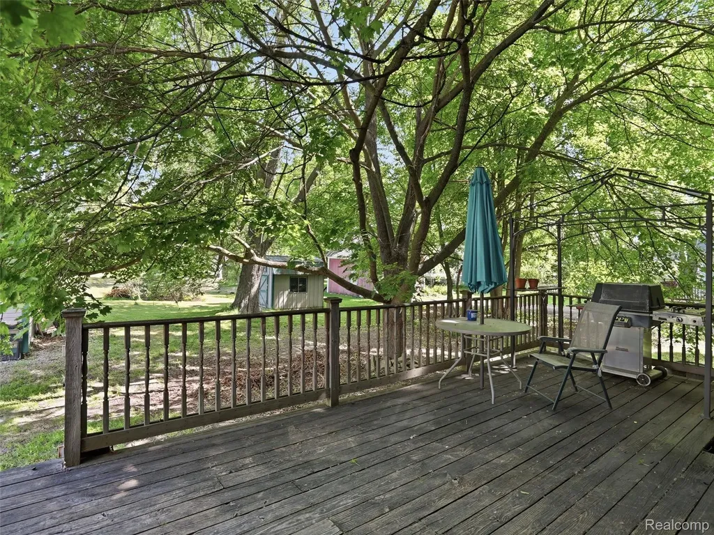 69 E Burdick Street Oxford Village MI 48371