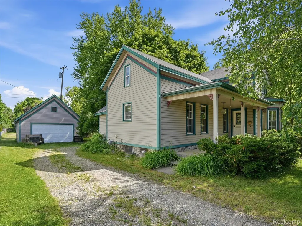 69 E Burdick Street Oxford Village MI 48371
