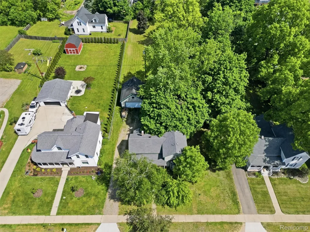 69 E Burdick Street Oxford Village MI 48371